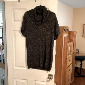 Lovely short-sleeved sweater, size XL. Black and metallic, super comfortable!